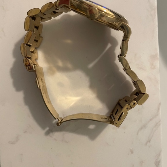 Marc Jacob’s gold watch - Picture 4 of 4